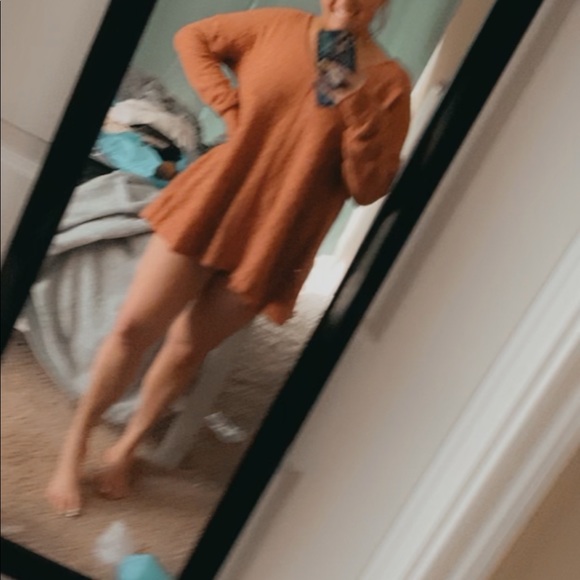 Two sweaters - Picture 2 of 6